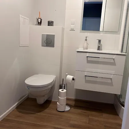 Z Balkonem I Parkingiem 아파트 브로츠와프