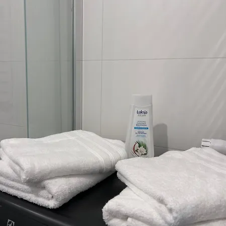 Z Balkonem I Parkingiem * 브로츠와프