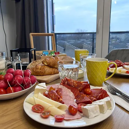 Z Balkonem I Parkingiem 브로츠와프