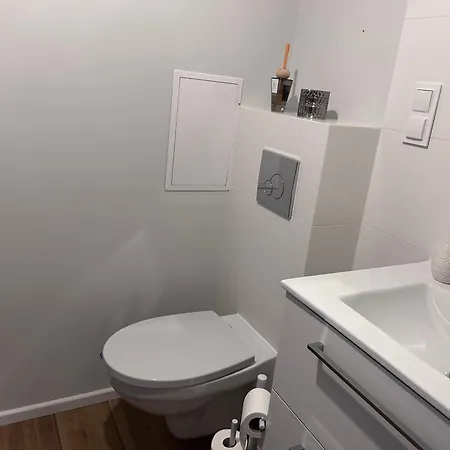 Z Balkonem I Parkingiem ヴロツワフ