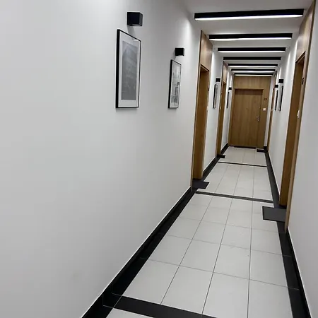 Z Balkonem I Parkingiem *