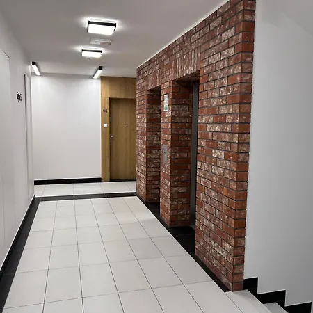 Z Balkonem I Parkingiem * Вроцлав